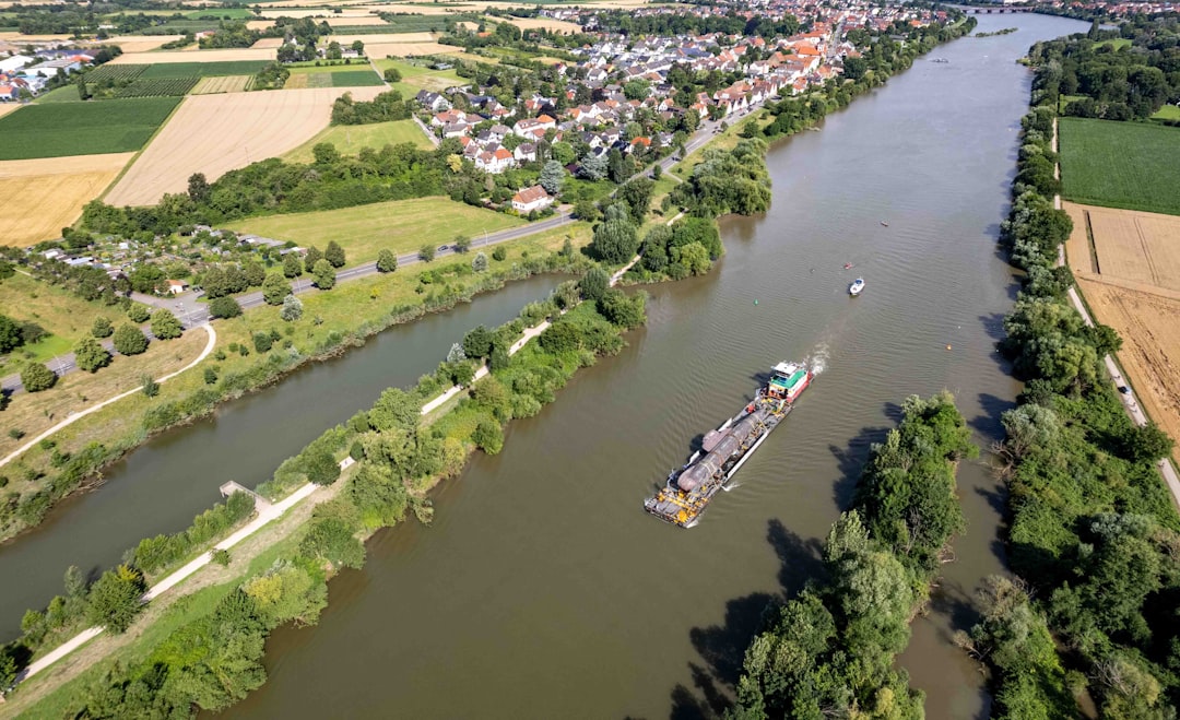 Drogi wodne w Polsce - ich znaczenie dla transportu i turystyki