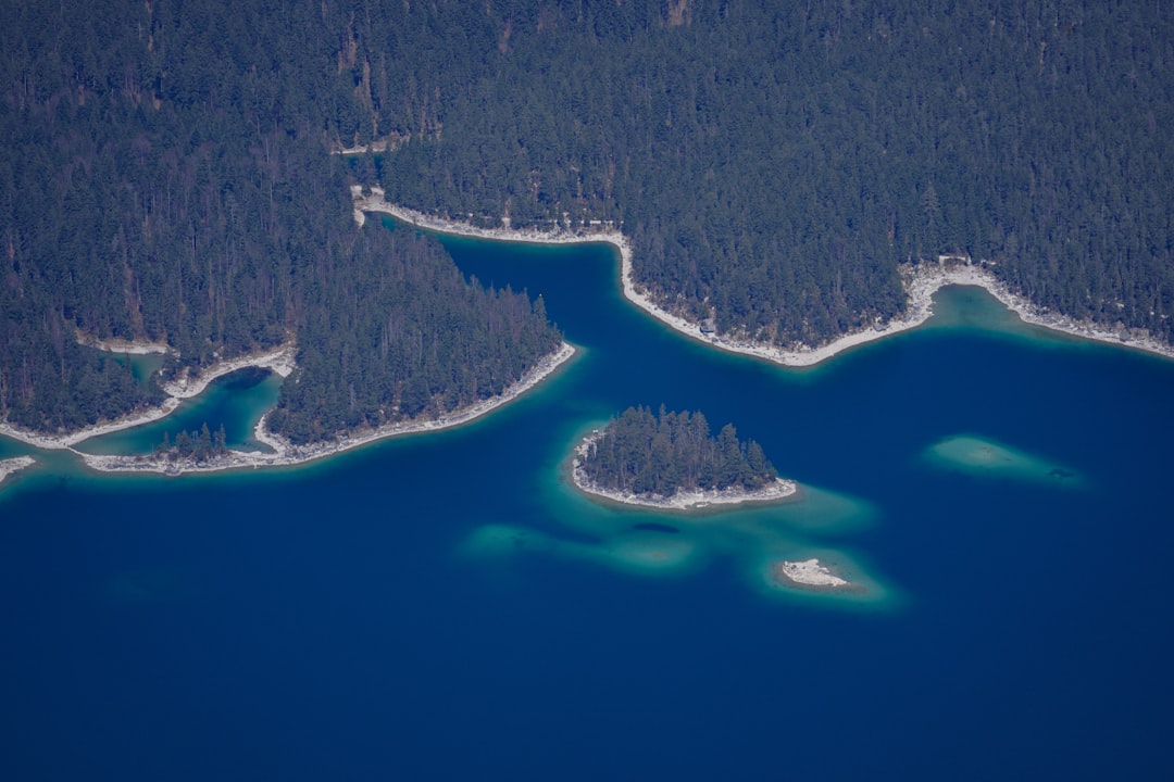 Największe jeziora świata - ich rola ekologiczna i turystyczna